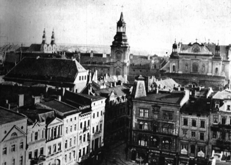 Tramwaje konne na Starym Rynku, swastyka na ratuszowej wieży, budynki i miejsca, których już nie ma. Taki Poznań można zobaczyć na starych pocztówkach i fotografiach. Sprawdźcie!<br /> <br /> <strong>Przejdź do kolejnego zdjęcia ---></strong><br /> 