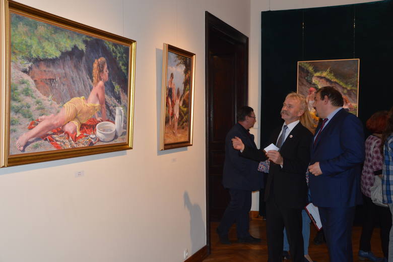 Wystawę obrazów Zbigniewa Roberta Błaszczyka otwarto w Muzeum w Łowiczu [ZDJĘCIA]