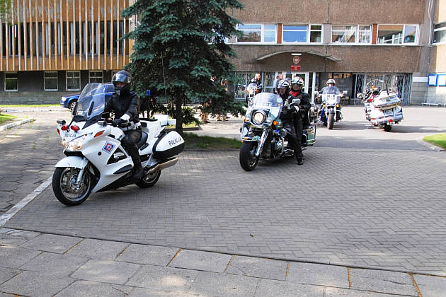 Motocykliści do Niemiec wyruszyli spod Komendy Wojewódzkiej Policji przy ul. Lutomierskiej.