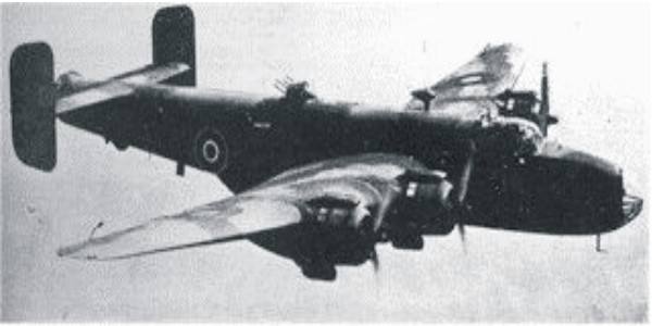 Bombowiec Handley Page Halifax. Służył jako główny środek transportu cichociemnych skoczków do okupowanego kraju