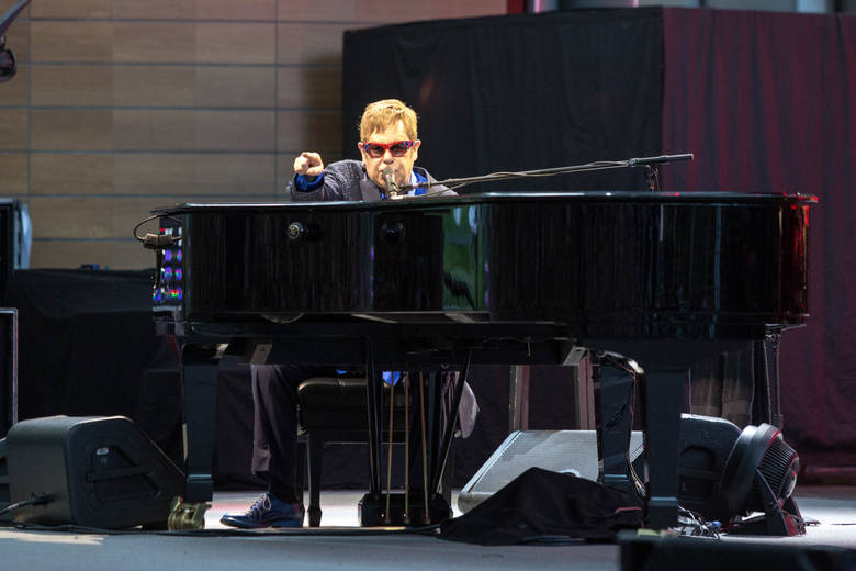 Piosenki Eltona Johna rozpaliły Operę Leśną 