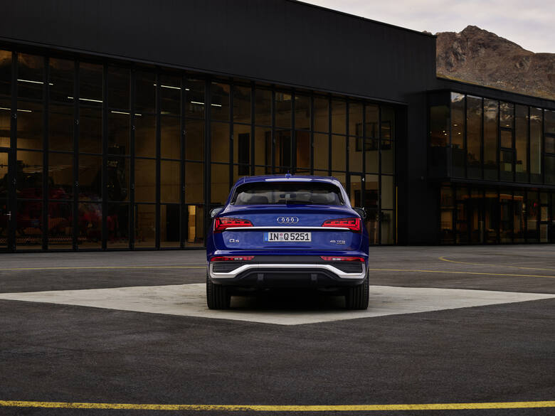 Audi Q5 Sportback to trzeci po Q3 Sportback i po e-tron Sportback, CUV (crossover utility vehicle) produkowany przez koncern z Ingolstadt. Topową wersją