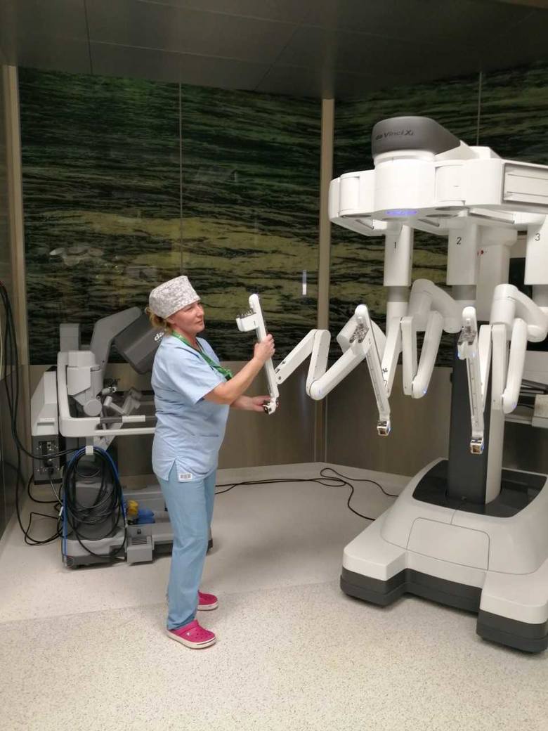 W Wielkopolskim Centrum Onkologii robot da Vinci będzie wykorzystywany w ginekologii, chirurgii głowy i szyi oraz chirurgii onkologicznej chorób przewodu pokarmowego. W planach poznańskiego szpitala jest wykonywanie około 200 zabiegów rocznie za pomocą robota.<br /> <br /> [b]Czytaj dalej...