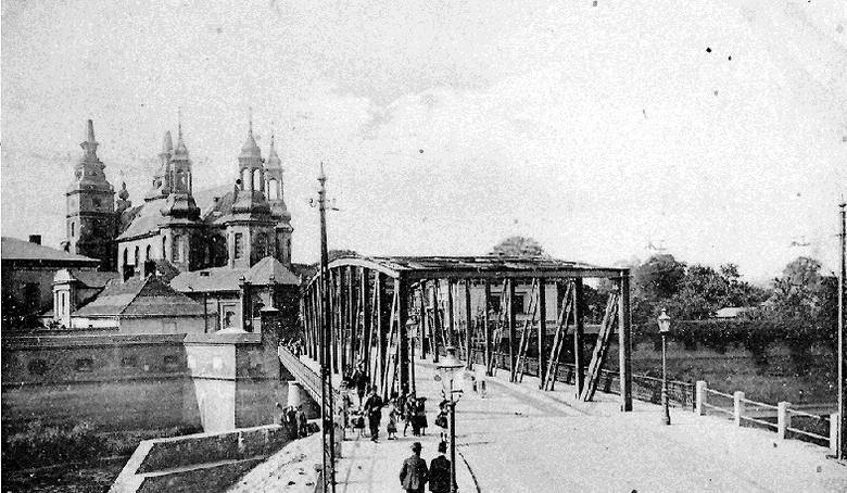 Widoczny na zdjęciu most to przykład niemieckiego partactwa w Poznaniu na początku XX wieku. Żelazny most - marzenie pokoleń - okazał się bublem.<br /> Most powstał po wielu petycjach, prośbach i błaganiach.<br /> Do jego budowy przystąpiono na początku XX wieku. Tym razem przeprawa miała być...
