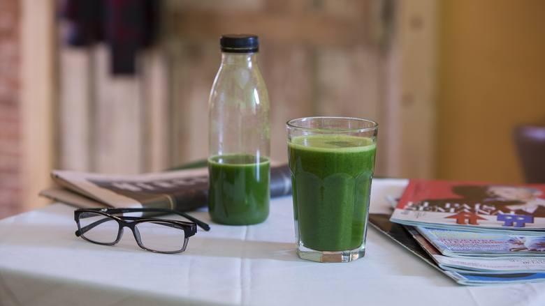 Odkwaszanie organizmu – codzienne picie zielonego smoothie przyspiesza powrót dobrego samopoczucia