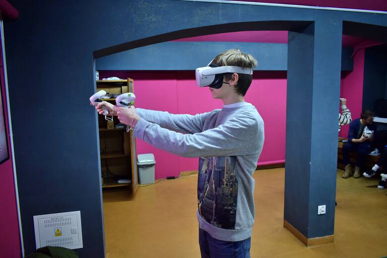 VR to też rozrywka i gry, więc uczniowie chętnie biorą udział w zajęciach.