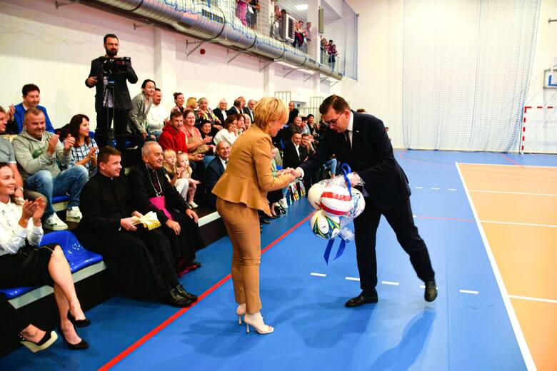 Szkoła Podstawowa w Bolęcinie, w gminie Trzebinia, wzbogaciła się o nową halę sportową