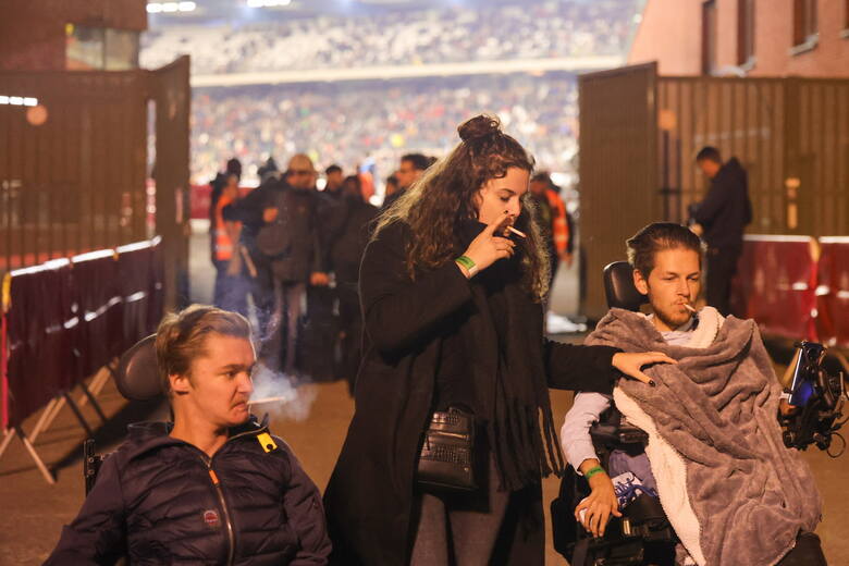 Kibice na stadionie Króla Baudouina w Brukseli oczekiwali na ewakuację cztery godziny