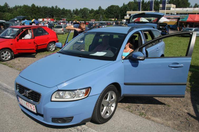 Giełdy samochodowe w Kielcach i Sandomierzu (20.07) - ceny i zdjęcia