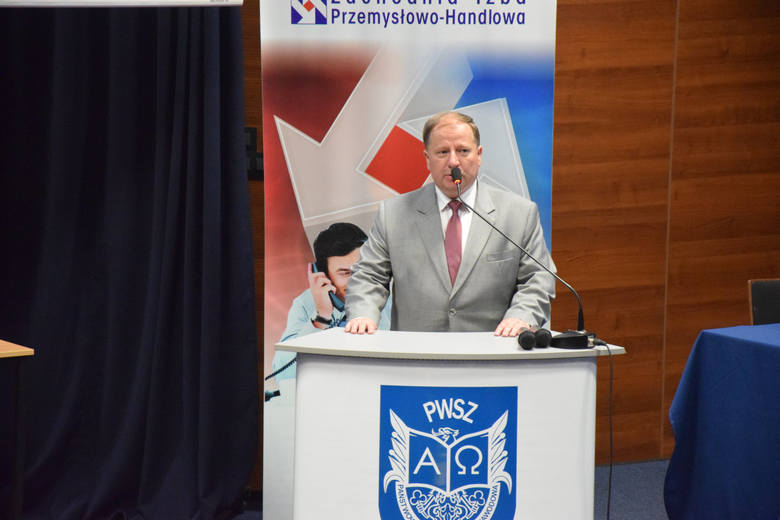 W poniedziałek 30 maja Mateusz Morawiecki, wiceprezes Rady Ministrów i minister rozwoju, gościł w Gorzowie Wlkp. Najpierw spotkał się z wojewodą, a następnie z przedsiębiorcami z regionu.