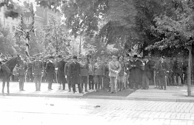 Na placu Wolności Józef Piłsudski odbierał wojskową defiladę - 1921 rok.