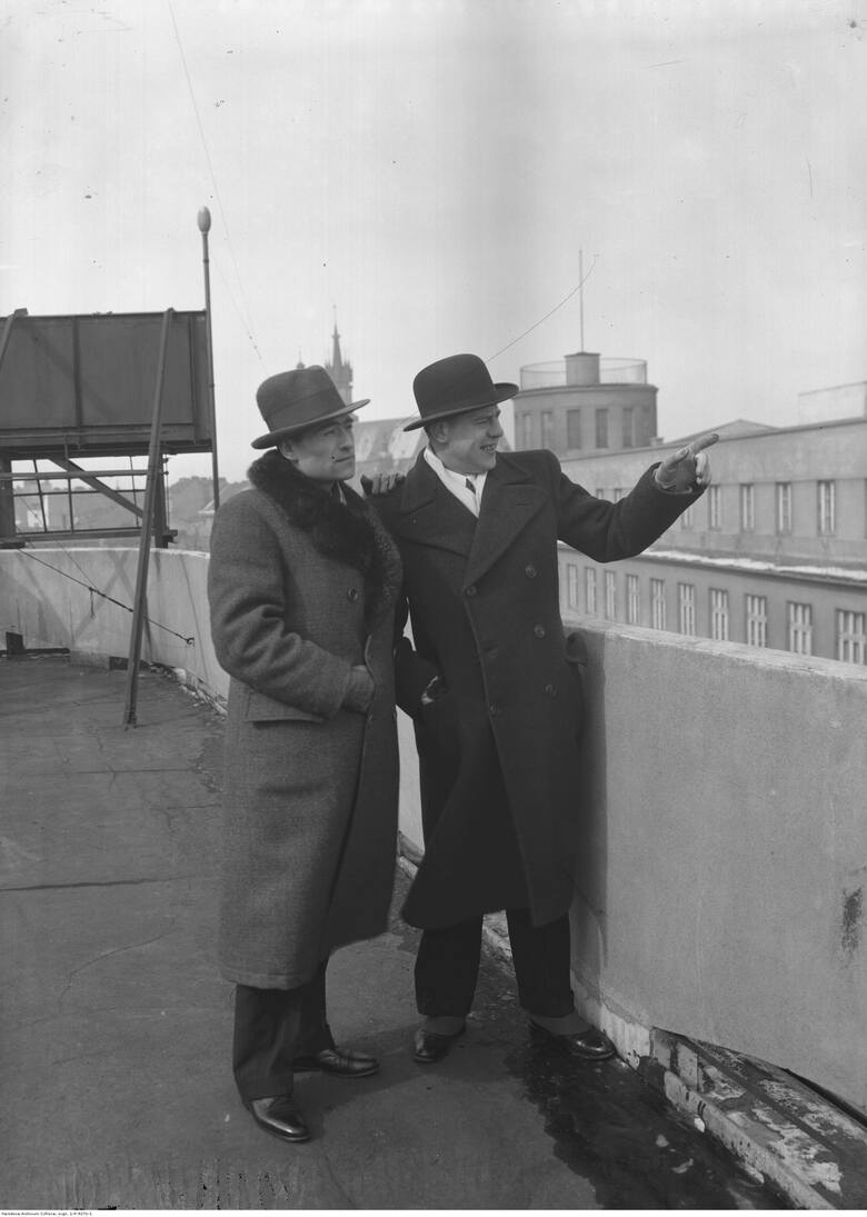 Aktorzy radiowi i filmowi Henryk Vogelfanger (Tońko, z lewej) i Kazimierz Wajda (Szczepko), marzec 1935 r.