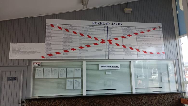 Dworzec PKS w Ostrołęce. Radny Jerzy Grabowski proponuje przenieść go do budynku dworca PKP. Zdjęcia 