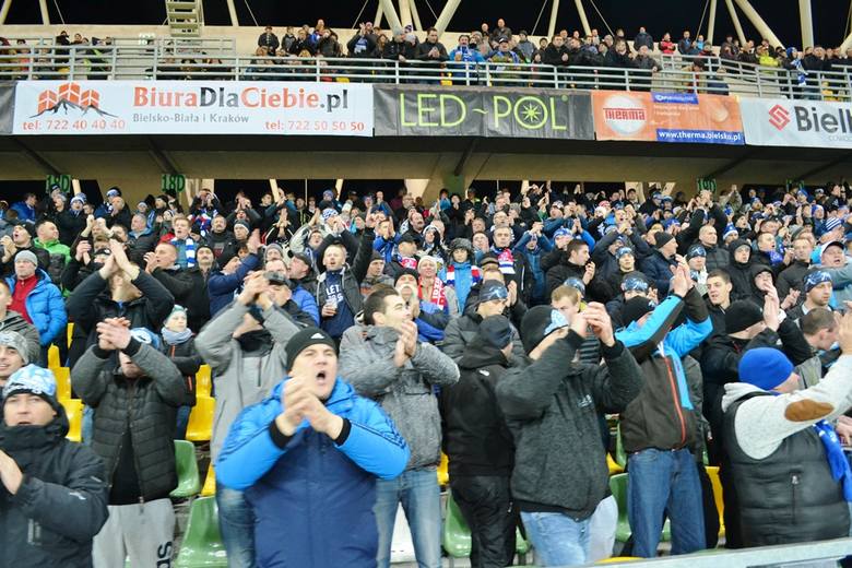 Piłkarze Podbeskidzia nadal muszą czekać na zwycięstwo na swoim stadionie. W 19. kolejce ekstraklasy Górale zremisowali z Ruchem Chorzów 1:1 (1:0)