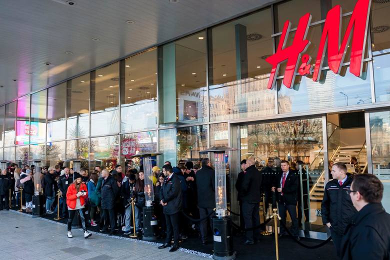 Sklepy H&M znikają z Polski? Nie zrobimy już w nich zakupów tradycyjnie. H&M stawia na sklepy online