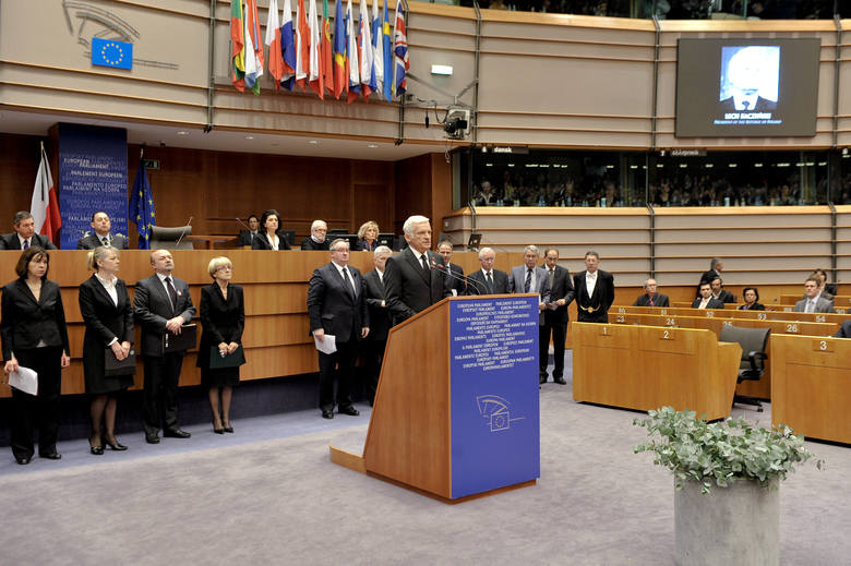 Jerzy Buzek: „W czasie pandemii najważniejsze są odpowiedzialność i wspólnota działań”