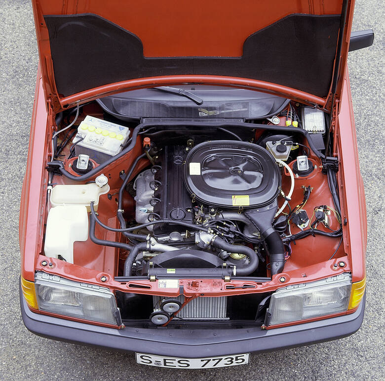 Szykowny, bezpieczny, zwrotny – mając na uwadze te wymagania, 8 grudnia 1982 r. Mercedes-Benz poszerzył swoją ofertę o nową, bardziej kompaktową serię