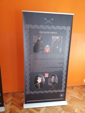 Wystawa patriotyczna w Szkole Podstawowej nr 7 w Skierniewicach