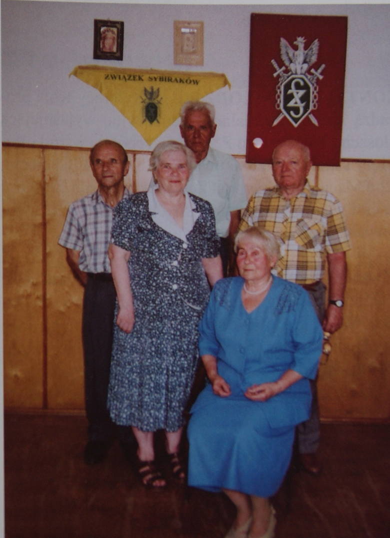 Od lewej: Bogdan Grecz – wiceprezes, Barbara Winciarek – członek, Władysław Kalisiewicz – członek, Czesława Siekiera – skarbnik i Leon Maciejak – prezes.