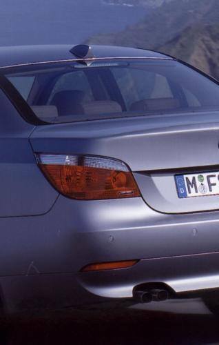 Fot. BMW: Dwustopniowe światła “stop” w BMW. Gdy włączy się układ ABS lub układ wspomagania nagłego hamowania, powierzchnia świateł “stop” ulega samoczynnemu