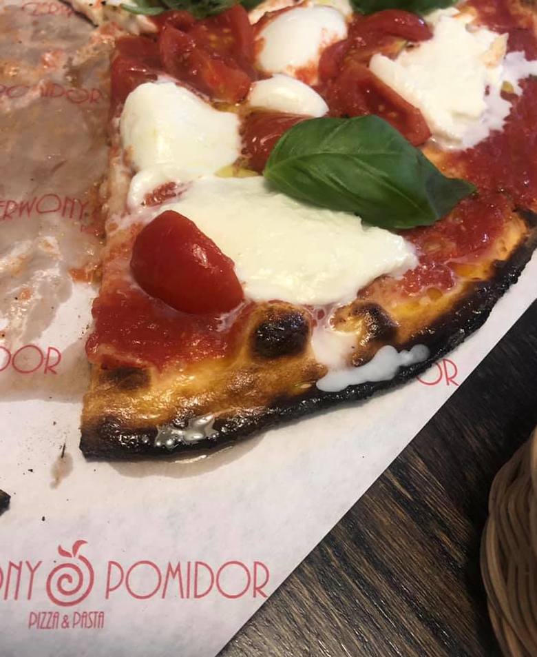 Tak wyglądała pizza, którą otrzymał Bartosz Popowicz w "Czerwonym pomidorze".
