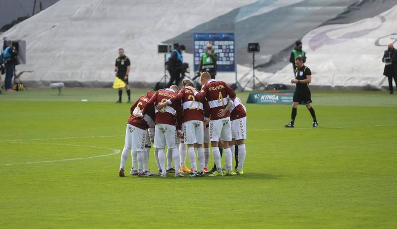 Gornik Zabrze Warta Poznan 1 2 Koszulki Nawet Najladniejsze Same Nie Graja Zdjecia Dziennikzachodni Pl