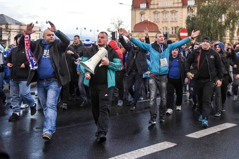 Kibice Wisły Płock przemaszerowali ulicami Poznania