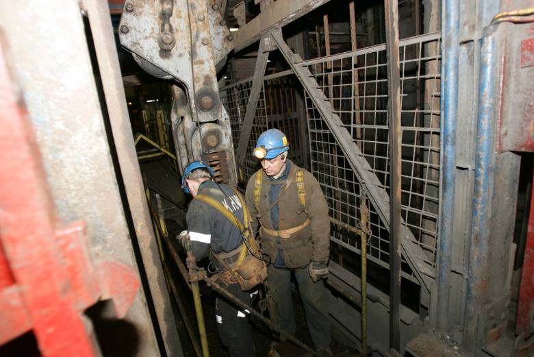 Odwiert jest na głębokości 905 metrów. W nocy w kopalni firma Emitech z Bytomia przeprowadziła próbę opuszczania kamery na głębokość tysiąca metrów (w szybie) by sprawdzić jak będzie się zachowywała. Część wizyjną kamery pokryto specjalną powłoką hydrofobową, która minimalizuje skutki zabrudzenia...