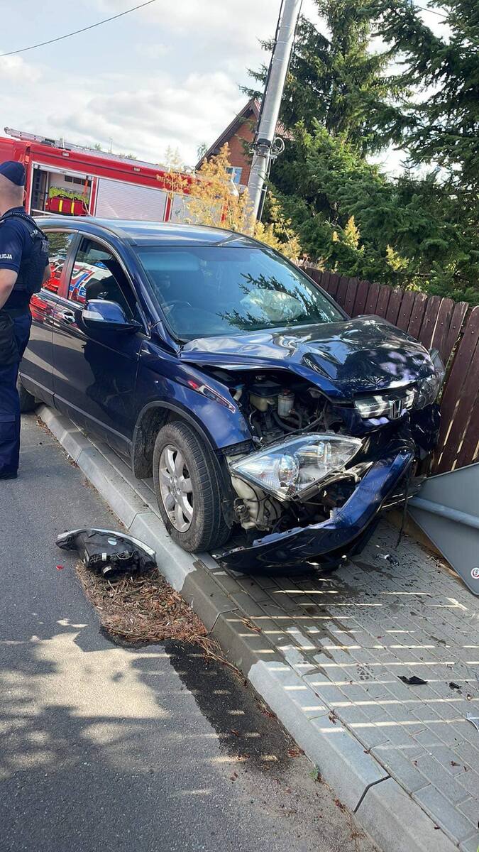 Na skrzyżowaniu ulic Wojtachowskiej i Błękitnej doszło do wypadku z udziałem dwóch samochodów osobowych.