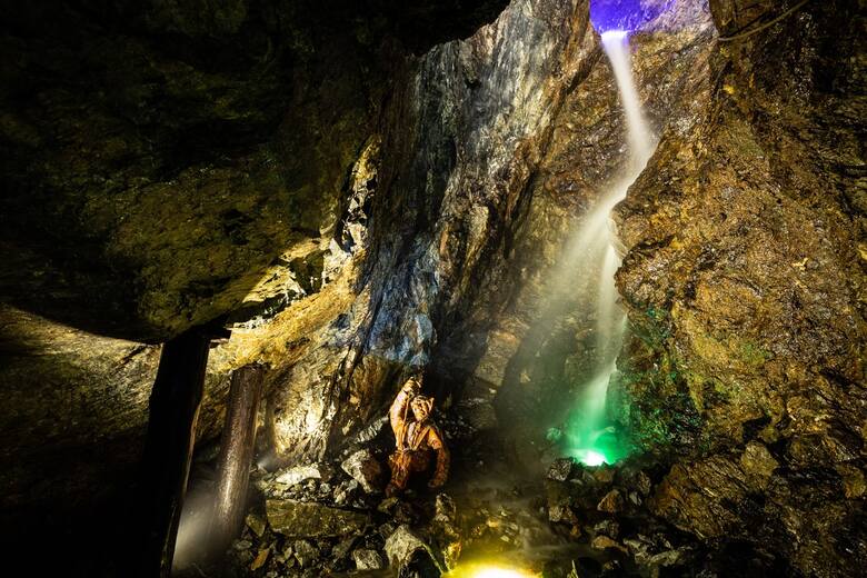 Podziemny wodospad znajduje się 23 metry pod powierzchnią ziemi, w dawnej kopalni złota i arsenu w Złotym Stoku.