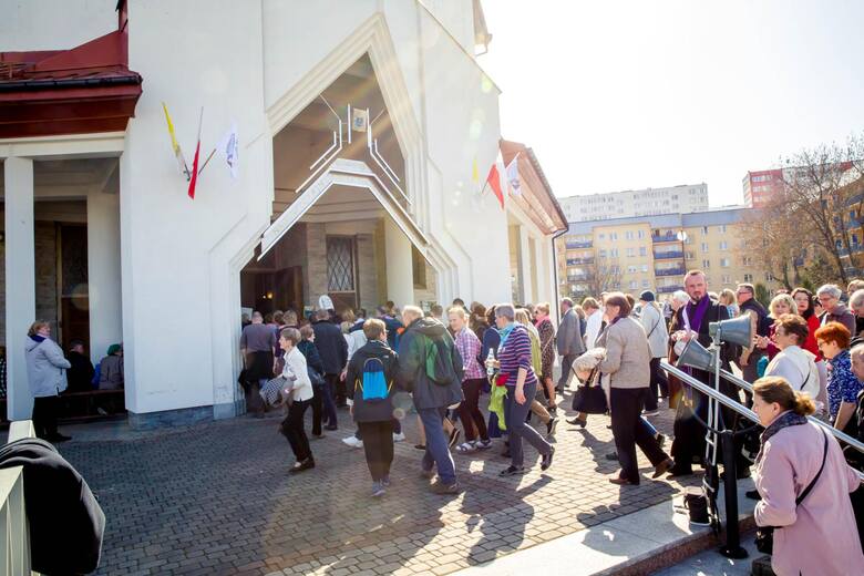 Pielgrzymka białostockich wiernych do sanktuarium w Niedzielę Miłosierdzia w kwietniu 2018 roku