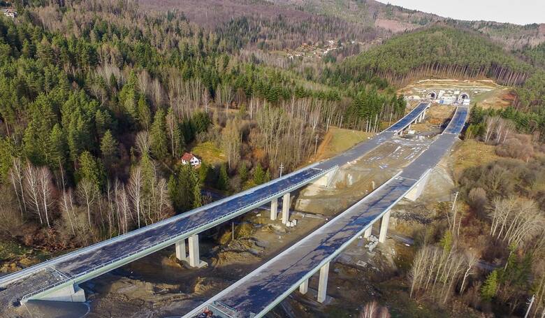 Na nowej drodze będzie pięć estakad i trzy mosty o łącznej długości 2,3 km oraz dwa tunele