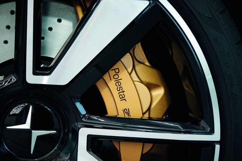 Polestar 1Polestar 1 jest dwudrzwiowym coupe o świetnych proporcjach nadwozia. Jego układ napędowy generuje 600 KM i 1000 Nm. Tak otwiera się nowy rozdział