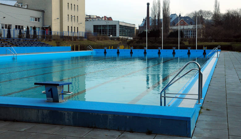 Wspomnienie bydgoskich basenów (i tego, co z nich zostało). Niebawem w mieście ma powstać obiekt za 100 mln zł.