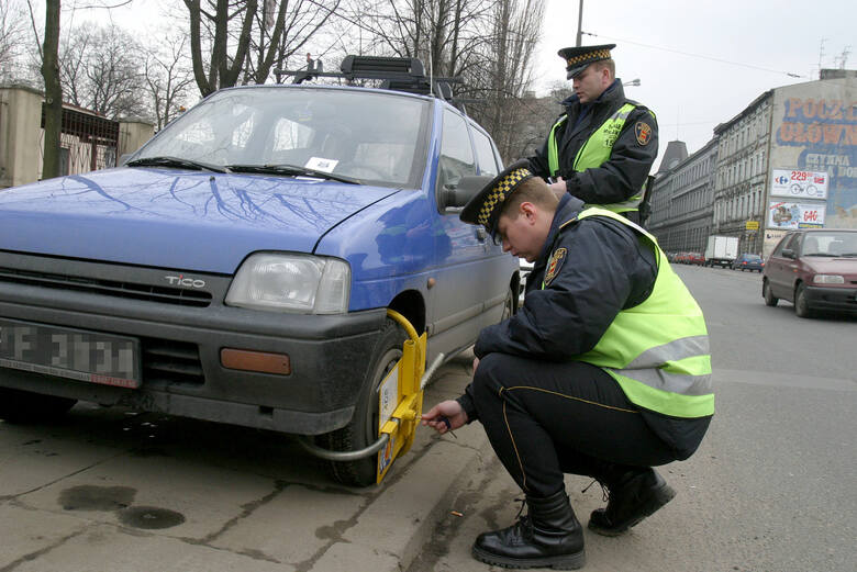 Strażnicy miejscy twierdzą, że nie są "ukierunkowani" na karanie kierowców Fot: Krzysztof Szymczak