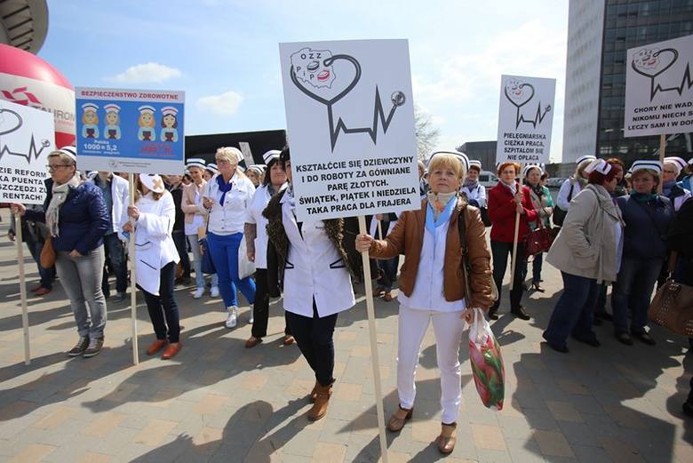 Protest i strajk pielęgniarek w Katowicach pod Spodkiem 22 kwietnia<br /> 