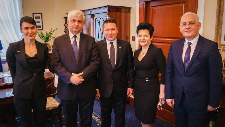 Ewa Moroz-Ustymowich (druga z prawej), na co dzień radca prawny.