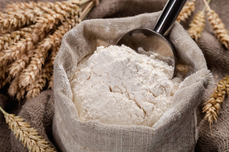 <strong>Mąka</strong><br /> <br /> Wraz z oczyszczaniem mąki usuwana jest jej cała wartość odżywcza. Dodatkowo mąkę wybiela się za pomocą chloru gazowego, by uczynić ją bardziej atrakcyjną dla konsumentów.<br /> <br /> Jej indeks glikemiczny jest bardzo wysoki - oznacza to, że podwyższa poziom insuliny...