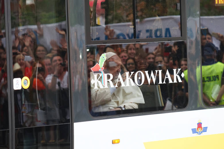 Papieski tramwaj wyjechał na ulice Krakowa [WIDEO, ZDJĘCIA]