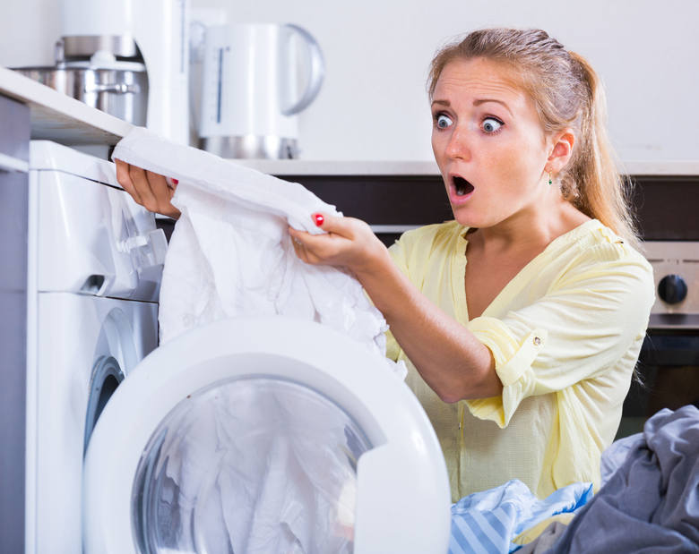 - brak możliwości dozowania detergentu,<br /> - kapsułka nie nadaje się do namaczania prania, w przypadku uciążliwych plam na ubraniach,<br /> - nie wszystkie kapsułki się rozpuszczają, do tego wymagana jest odpowiednia temperatura,<br /> - nierozpuszczone w pełni kapsułki osadzają się na...