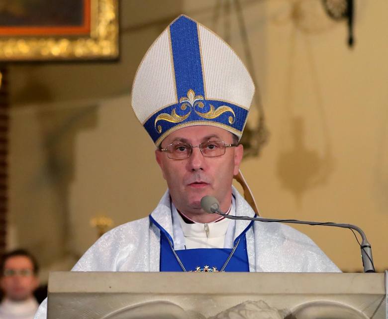 Abp Wojciech Polak po emisji filmu "Zabawa w chowanego" publicznie ogłosił, że postawą biskupa kaliskiego zainteresuje Watykan. 