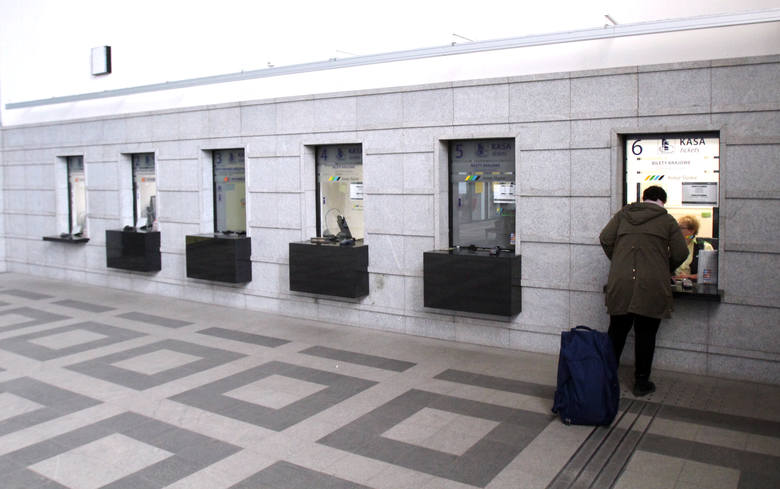 Dworzec kolejowy w Gliwicach odzyskuje blask