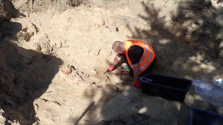 Od 6 maja trwa kolejny etap prac poszukiwawczych w okolicy cmentarza prawosławnego w Białymstoku. Odnaleziono  szczątki czterech osób oraz luźne szczątki nieznanej liczby osób