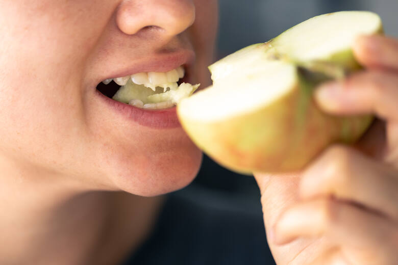 Choć jabłka uznawane są bardzo zdrowe owoce, są osoby, które muszą być bardzo ostrożne we włączaniu ich do swojej codziennej diety.