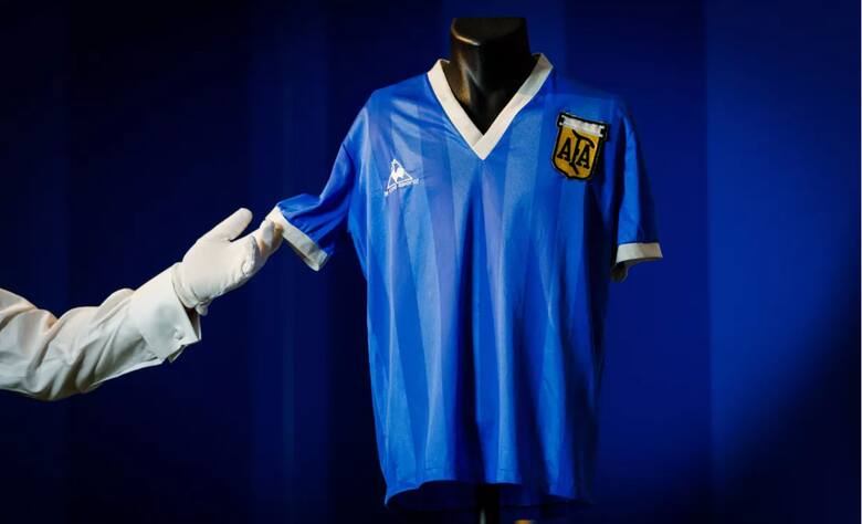 Koszulka Diego Armando Maradony, w której zdobył dwie bramki w ćwierćfinale mistrzostw świata 1986 Argentyna - Anglia 2:1