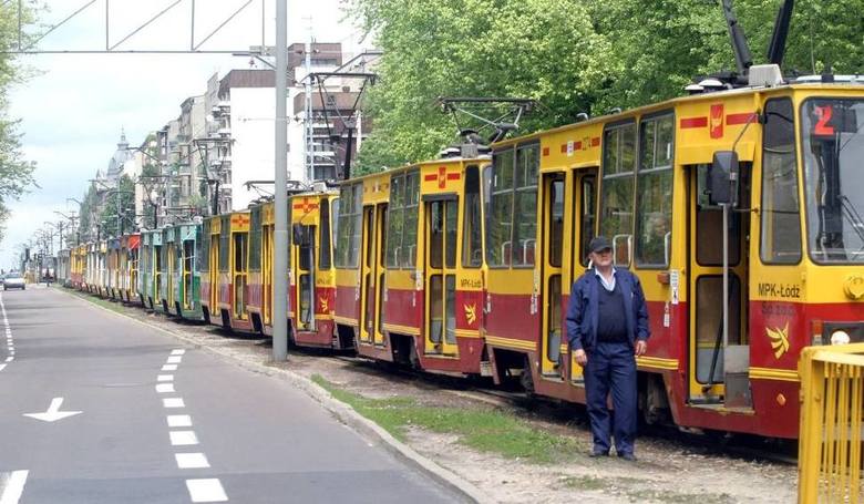 Jeśli dojdzie do zatrzymania ruchu tramwajów, a autobus komunikacji zastępczej nie przyjedzie z winy MPK - Łódź, podróżny może wziąć taksówkę i zażądać zwrotu pieniędzy za kurs.