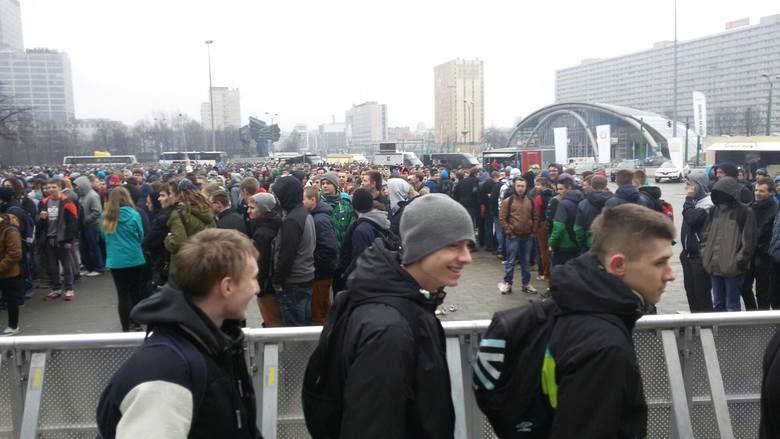 IEM 2015 Katowice rozpoczęte! Od samego rana tłumy fanów gier komputerowych szturmują Spodek w Katowicach. Wejdą wszyscy, ale będą musieli stać w gigantycznych kolejkach