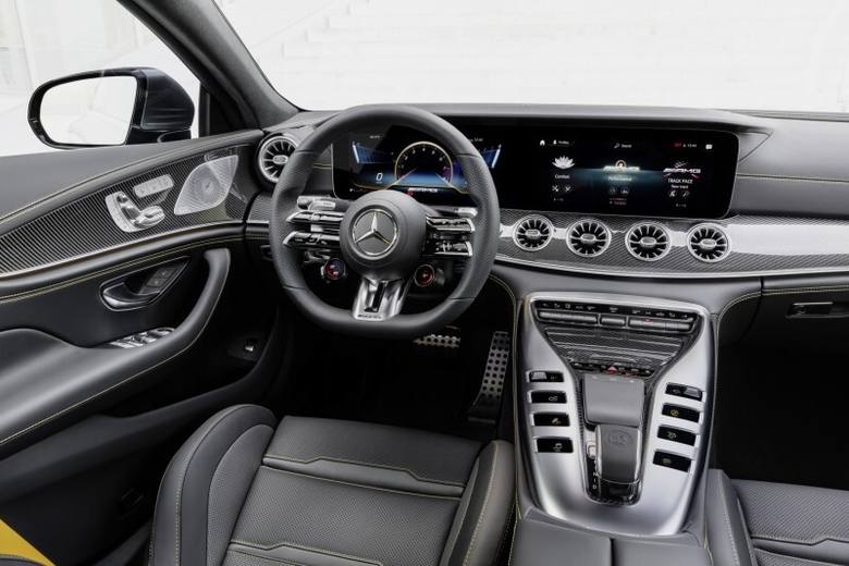 Po wariantach 6-cylindrowych czas na techniczną i wizualną aktualizację wersji V8: Mercedes-AMG GT 63 4MATIC+ oraz Mercedes-AMG GT 63 S 4MATIC+ są już