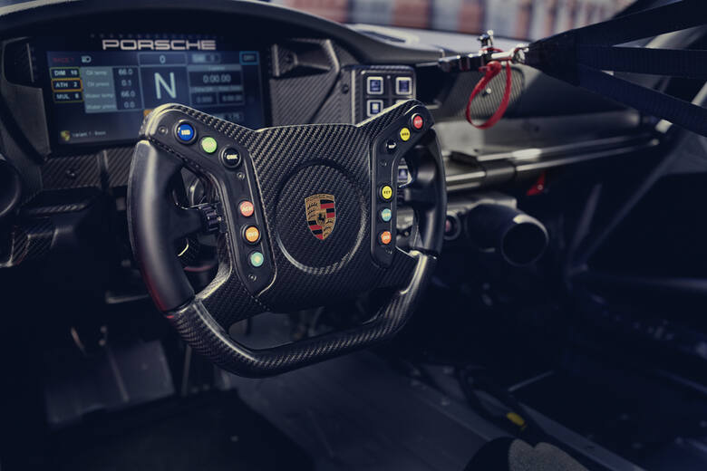 Porsche 911 GT3 CupPorsche zaprezentowało najnowszą generację najlepiej sprzedającego się samochodu wyścigowego na świecie: oto nowe 911 GT3 Cup. Od