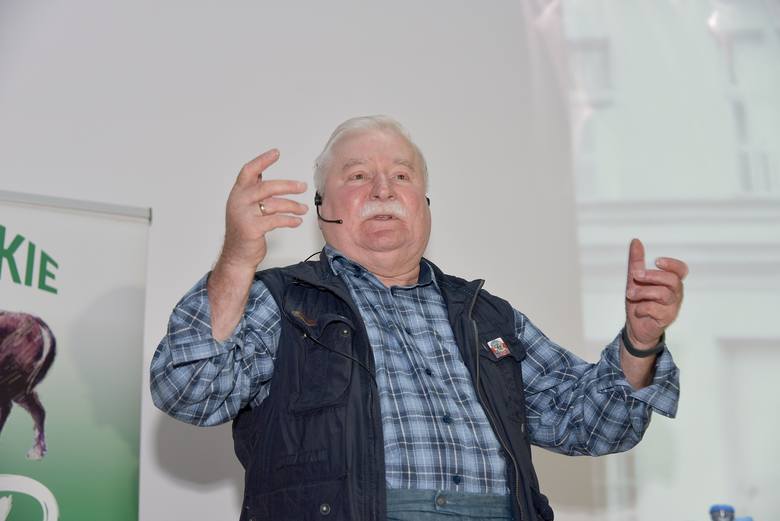 Lech Wałęsa w Białymstoku. Młodzież Wszechpolska zakłóciła spotkanie